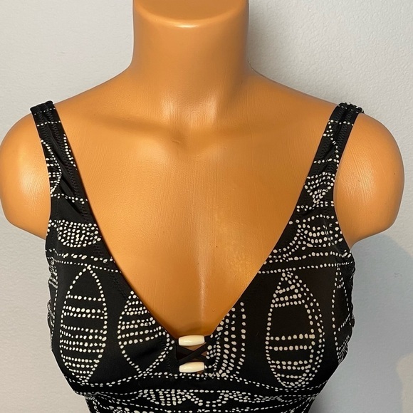 New Profile by Gottex 1 Piece Black & White Swimsuit (SW01) - Picture 3 of 8